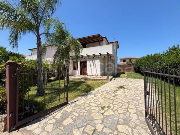 casa indipendente in vendita a Campofelice di Roccella