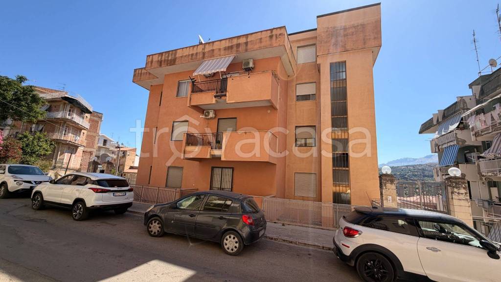 appartamento in vendita a Campofelice di Roccella