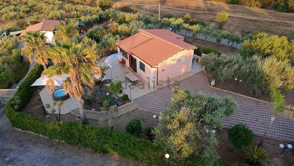 casa indipendente in vendita a Campofelice di Roccella
