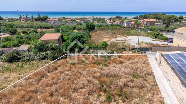 terreno edificabile in vendita a Campofelice di Roccella