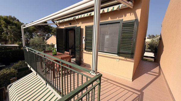 casa indipendente in vendita a Campofelice di Roccella