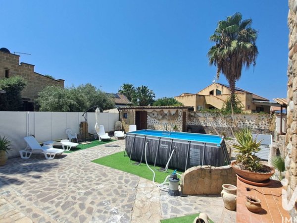 casa indipendente in vendita a Campofelice di Roccella