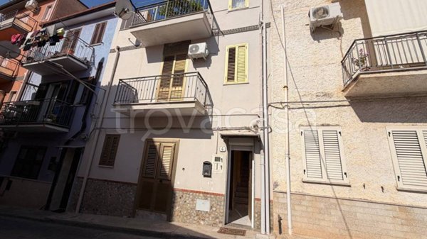 casa indipendente in vendita a Campofelice di Roccella