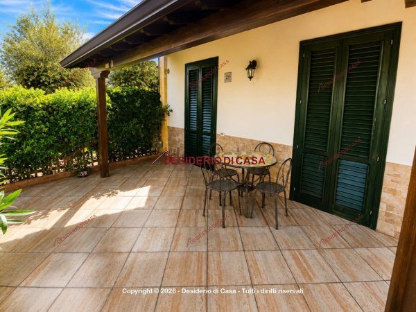 casa indipendente in vendita a Campofelice di Roccella