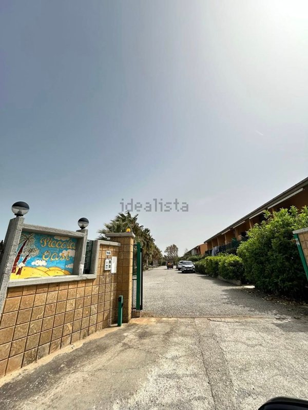 casa indipendente in vendita a Campofelice di Roccella