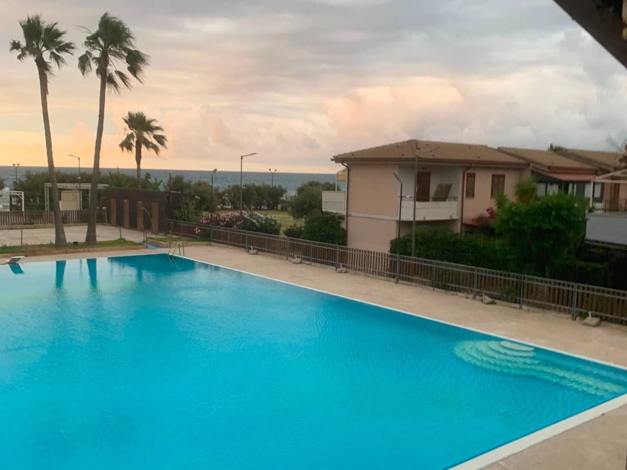 casa indipendente in vendita a Campofelice di Roccella