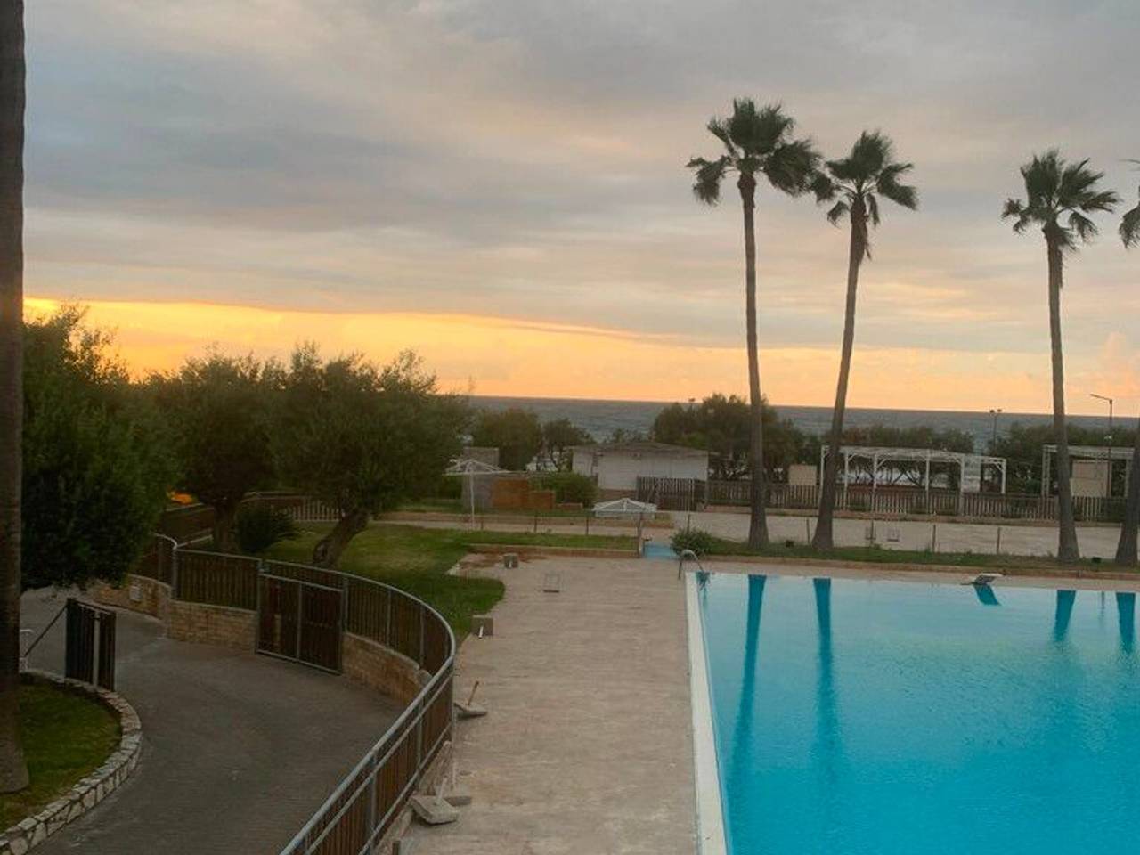 casa indipendente in vendita a Campofelice di Roccella