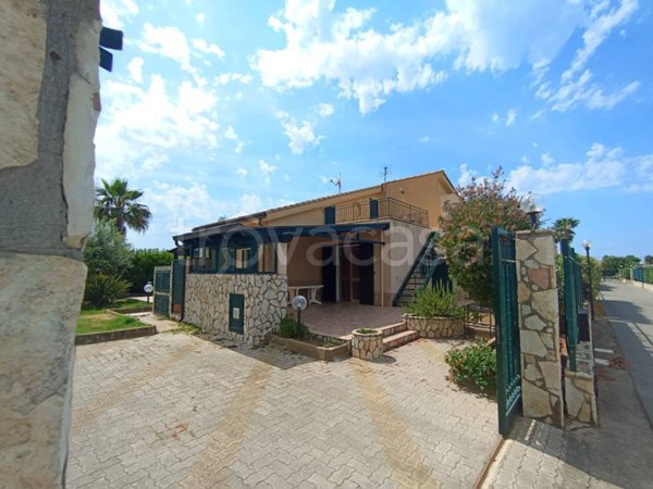casa indipendente in vendita a Campofelice di Roccella