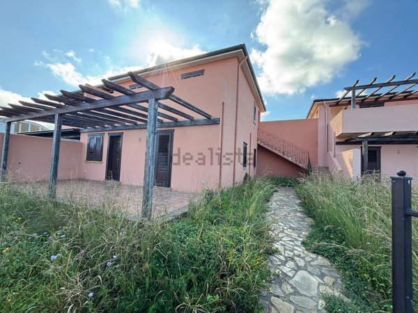 casa indipendente in vendita a Campofelice di Roccella