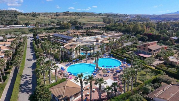 casa indipendente in vendita a Campofelice di Roccella