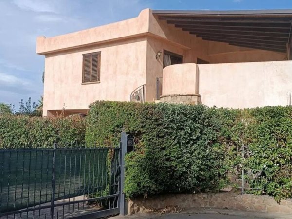 casa indipendente in vendita a Campofelice di Roccella