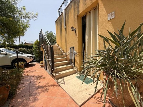 appartamento in vendita a Campofelice di Roccella