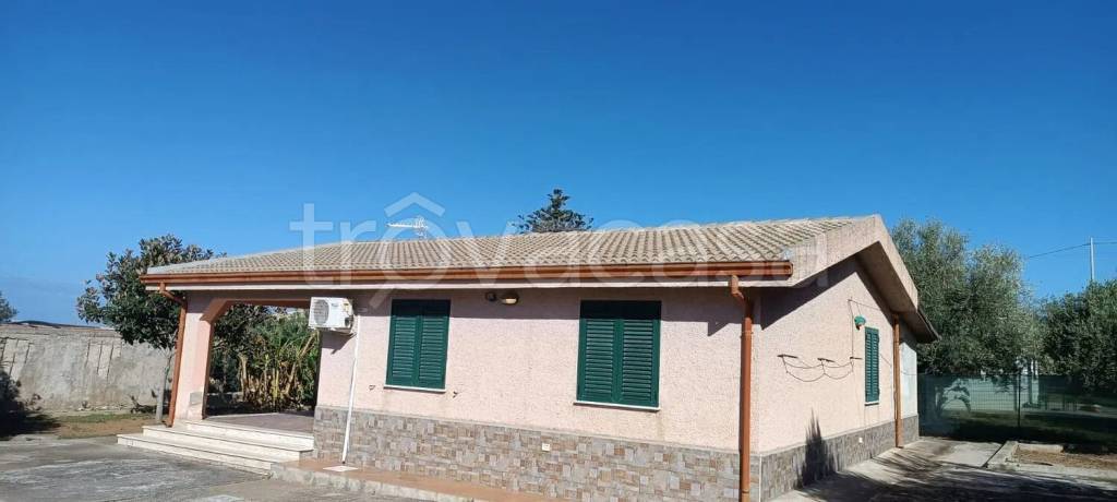 casa indipendente in vendita a Campofelice di Roccella