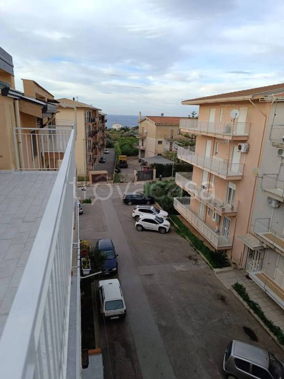 appartamento in vendita a Campofelice di Roccella