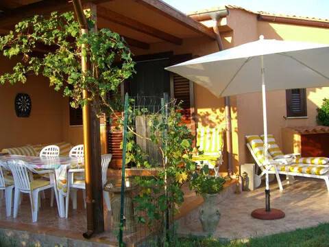 casa indipendente in vendita a Campofelice di Roccella