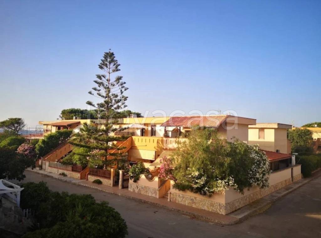 appartamento in vendita a Campofelice di Roccella