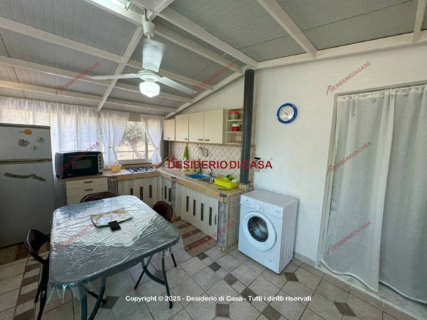 casa indipendente in vendita a Campofelice di Roccella