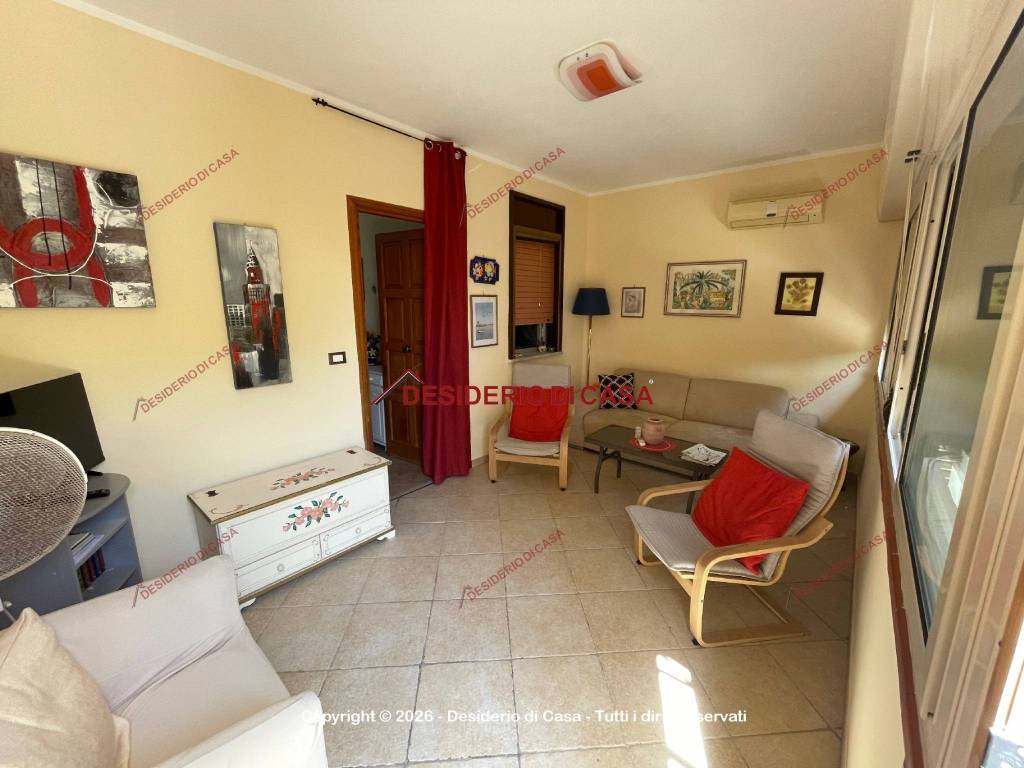 casa indipendente in vendita a Campofelice di Roccella