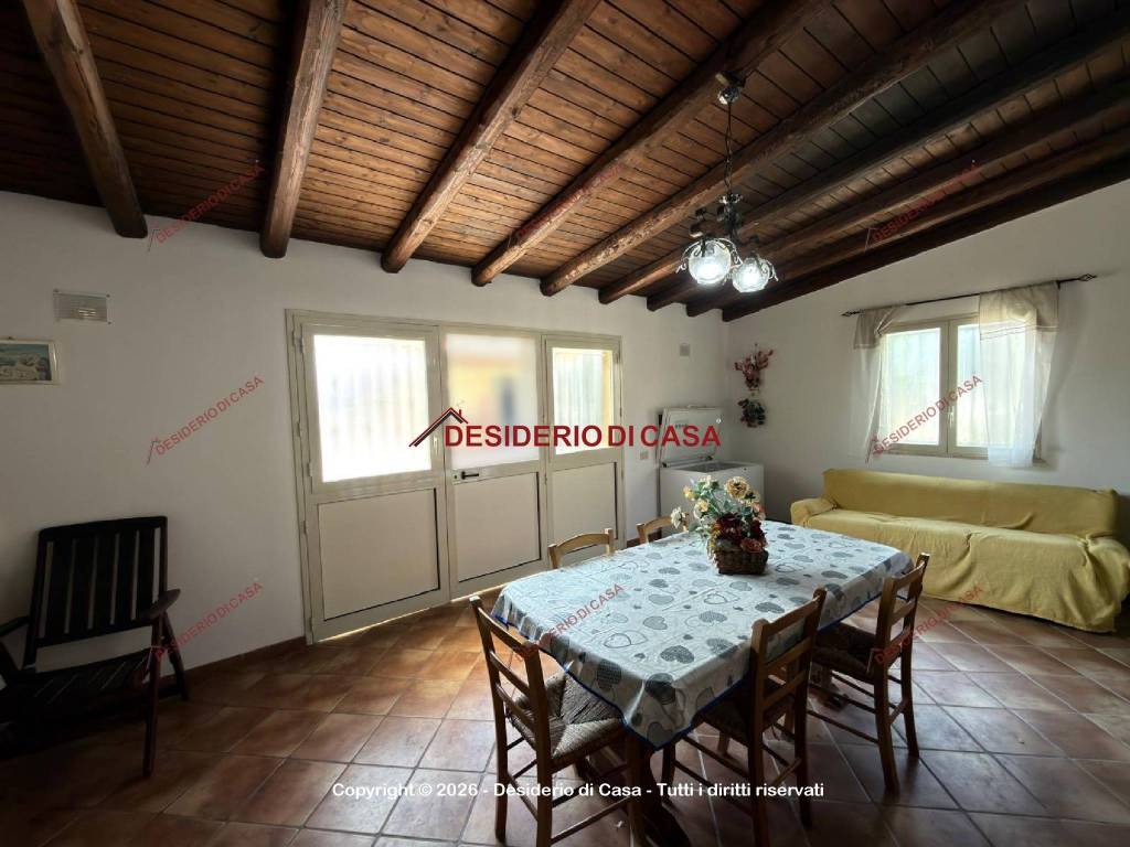 casa indipendente in vendita a Campofelice di Roccella