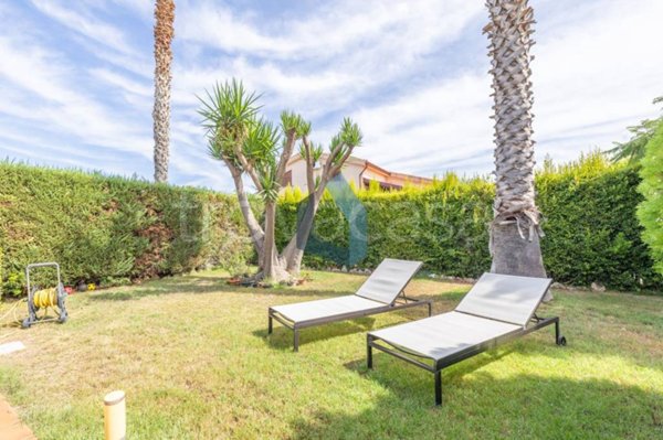 casa indipendente in vendita a Campofelice di Roccella