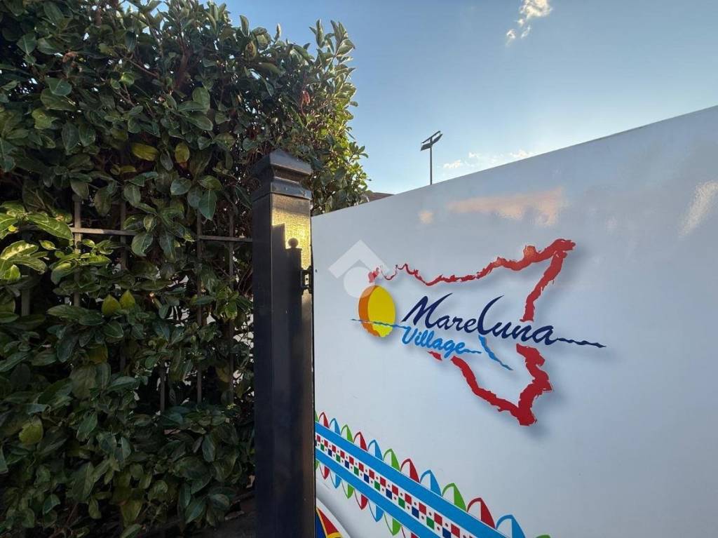 casa indipendente in vendita a Campofelice di Roccella