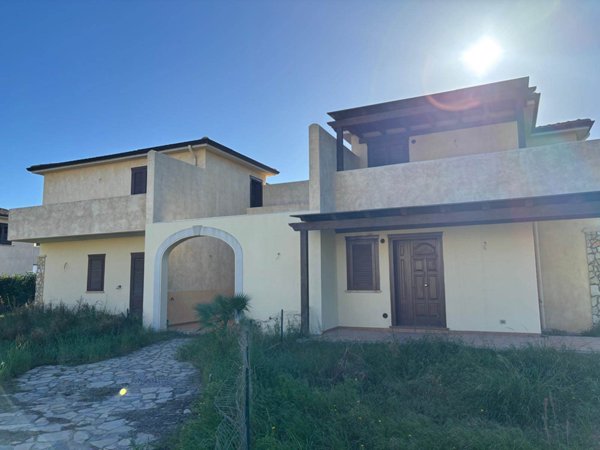 appartamento in vendita a Campofelice di Roccella