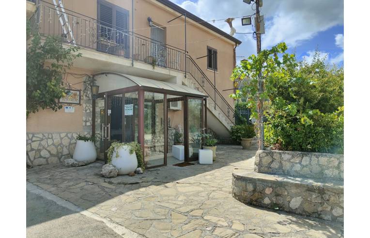 casa indipendente in vendita a Campofiorito