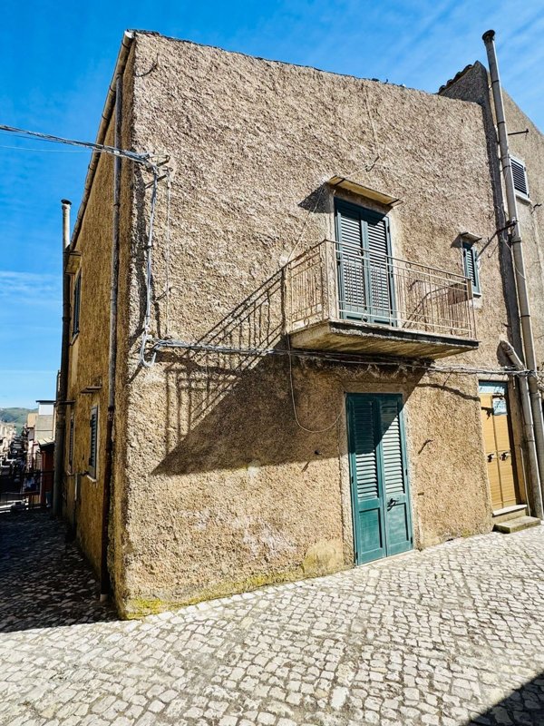 pentavano in vendita a Campofiorito