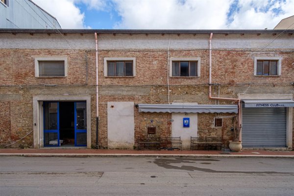 negozio in vendita a Camporeale