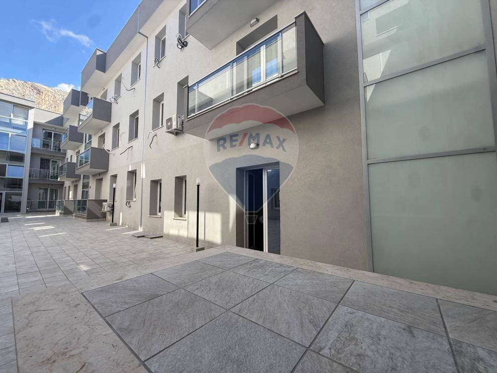 locale commerciale in vendita a Capaci