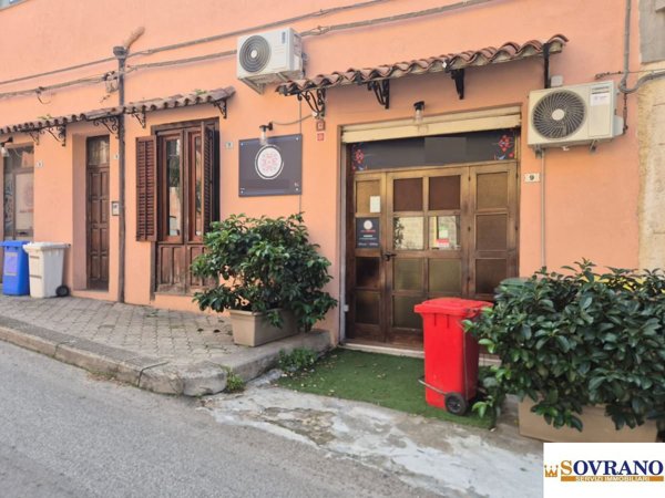 locale commerciale in vendita a Capaci