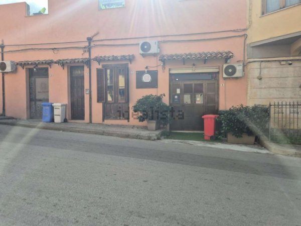 locale commerciale in vendita a Capaci