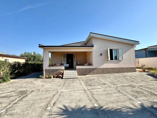 casa indipendente in vendita a Capaci