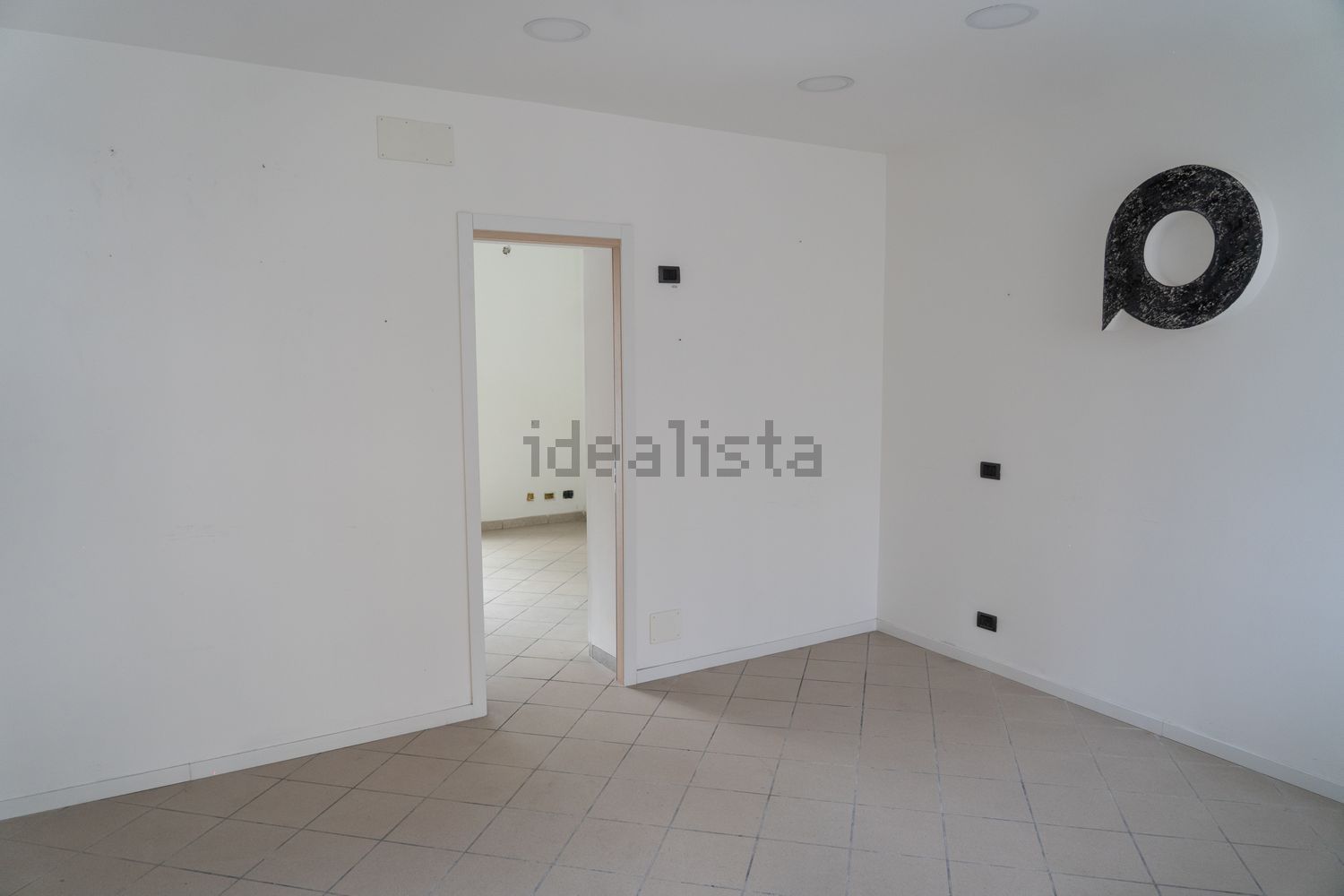 locale commerciale in vendita a Capaci