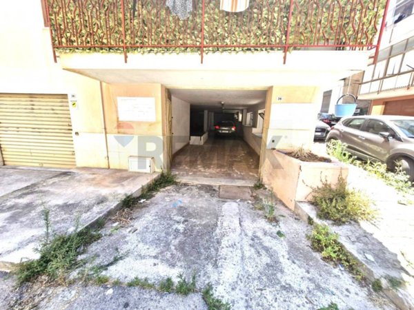 locale commerciale in vendita a Capaci