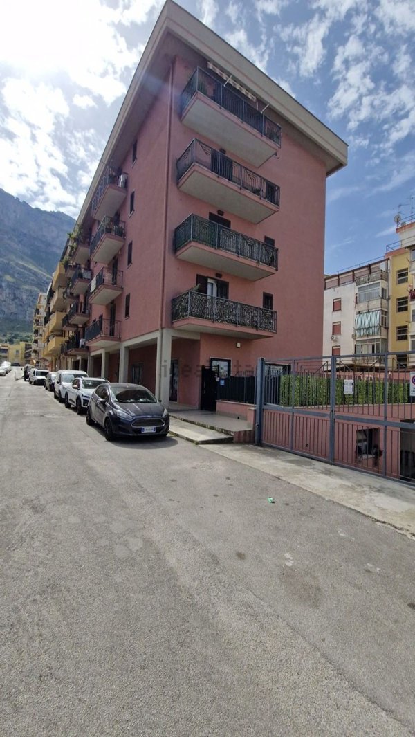locale di sgombero in vendita a Capaci