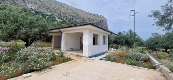 casa indipendente in vendita a Carini in zona Villagrazia di Carini