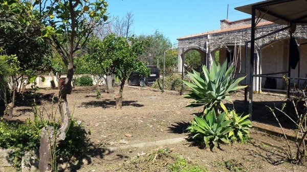casa indipendente in vendita a Carini in zona Villagrazia di Carini