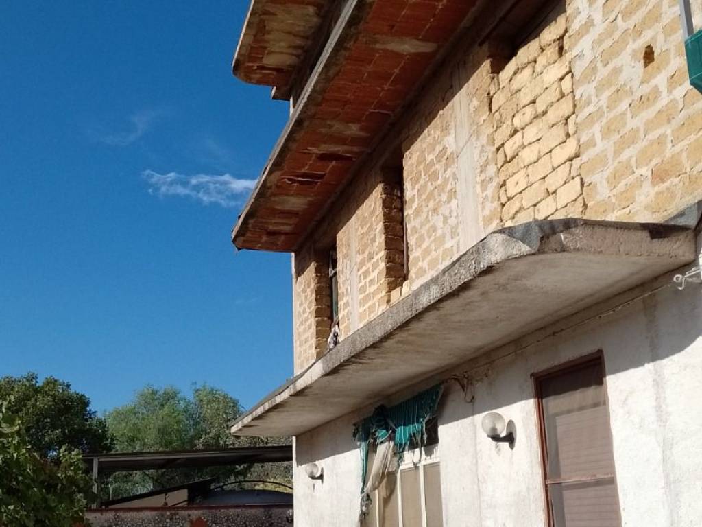 intera palazzina in vendita a Carini in zona Villagrazia di Carini
