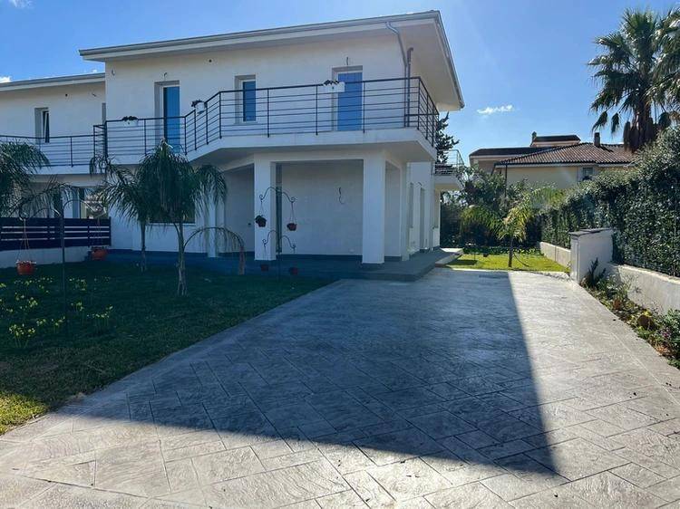 casa indipendente in vendita a Carini in zona Villagrazia di Carini
