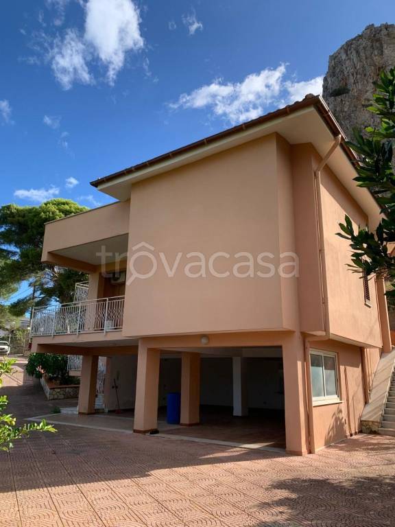 casa indipendente in vendita a Carini