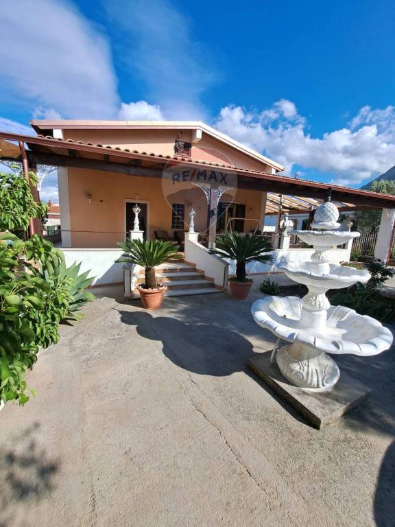 casa indipendente in vendita a Carini