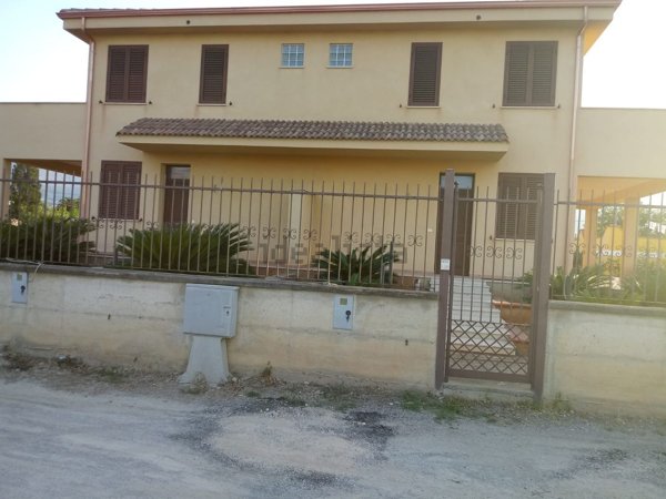 casa indipendente in vendita a Carini