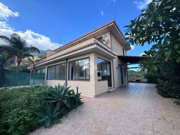 casa indipendente in vendita a Carini in zona Villagrazia di Carini