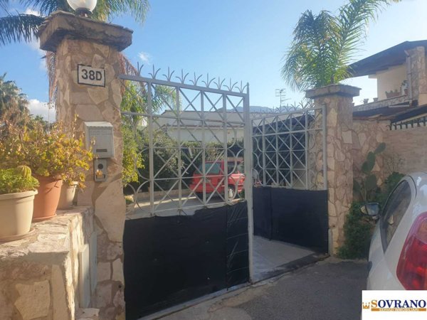 casa indipendente in vendita a Carini