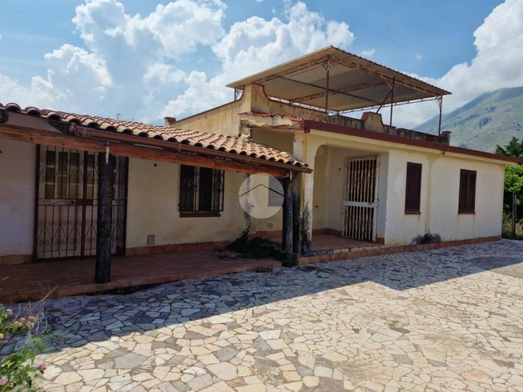 casa indipendente in vendita a Carini