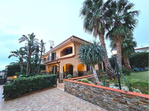 casa indipendente in vendita a Carini in zona Villagrazia di Carini