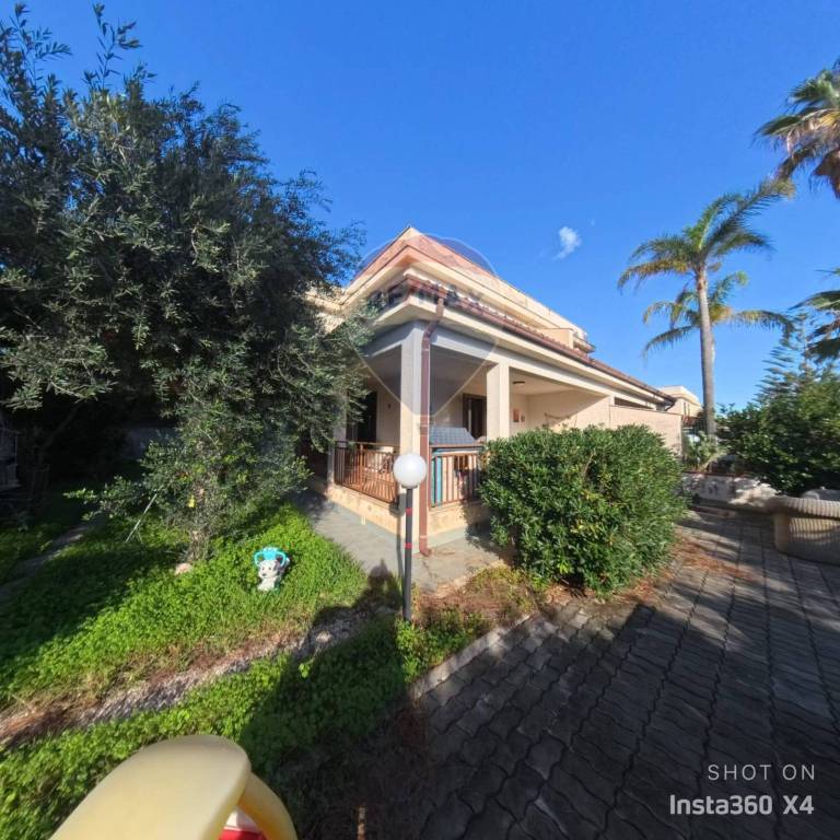 casa indipendente in vendita a Carini in zona Piraineto