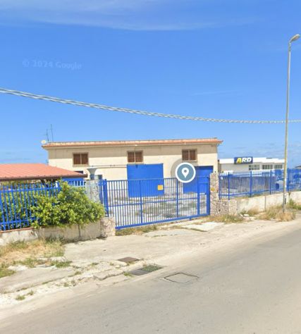 locale commerciale in vendita a Carini