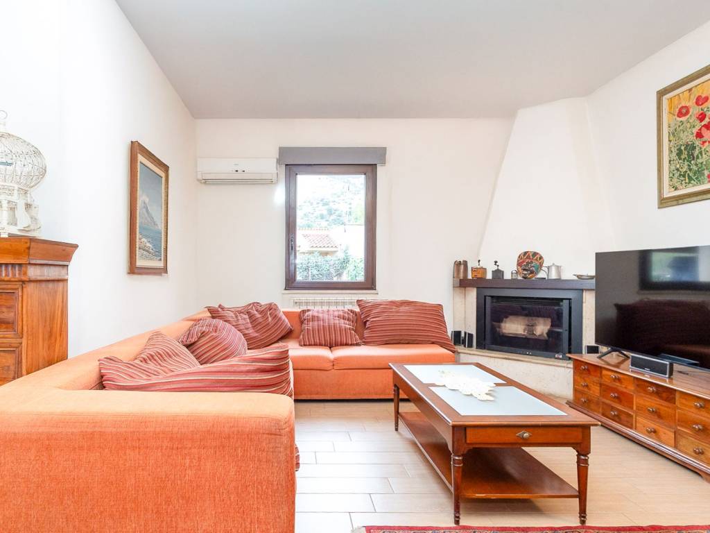casa indipendente in vendita a Carini